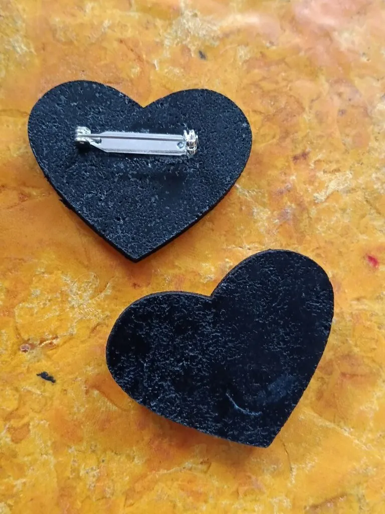 Broche Corazón (Negro)